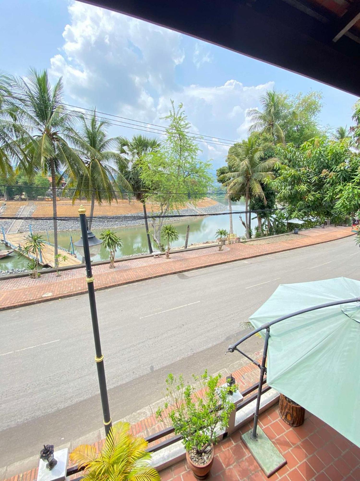 Golden Lotus Namkhan View Luang Prabang Buitenkant foto